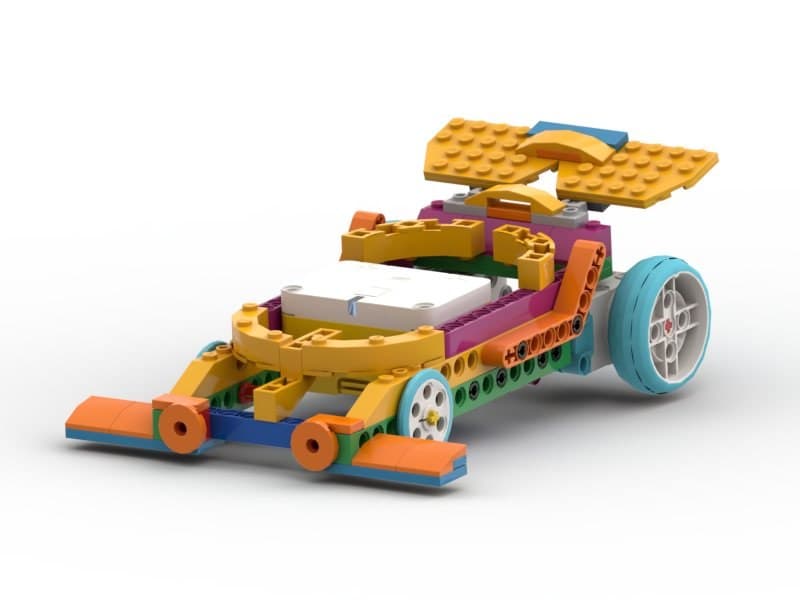 Machetă lego cu o mașină